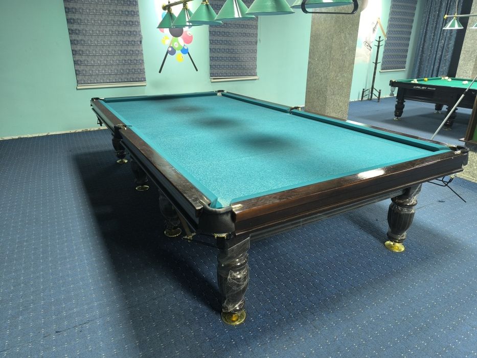 Бильярдный стол сотилади