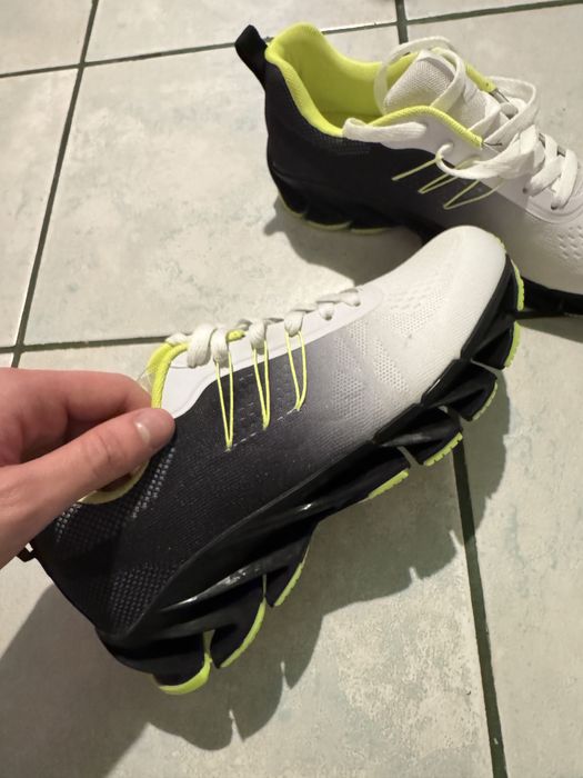 Pantofi sport barbati – marimea 43, talpa speciala, noi