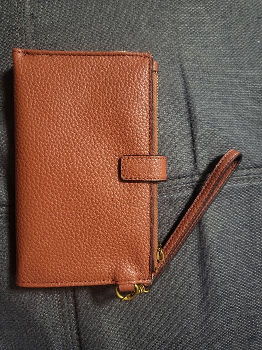 Guess голямо портомоне , портфейл нов неизползван с дръжка