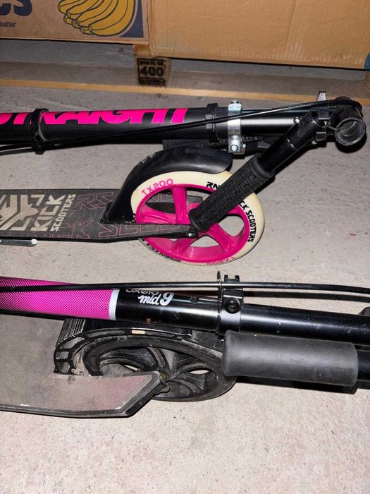 Vand trotineta pentru fete ( 2 buc.)