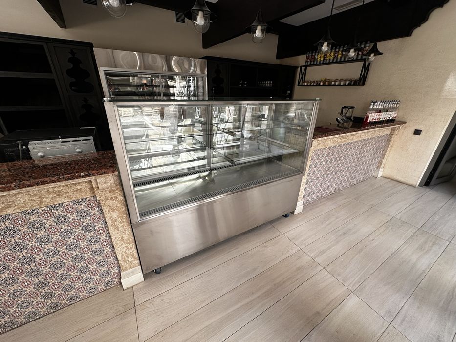 Витриной холодильник