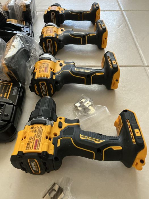 Продавам два комлекта Dwalt