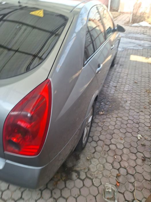 Машина Nissan продается