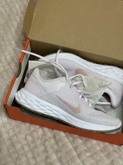 Оригинални Nike маратонки
