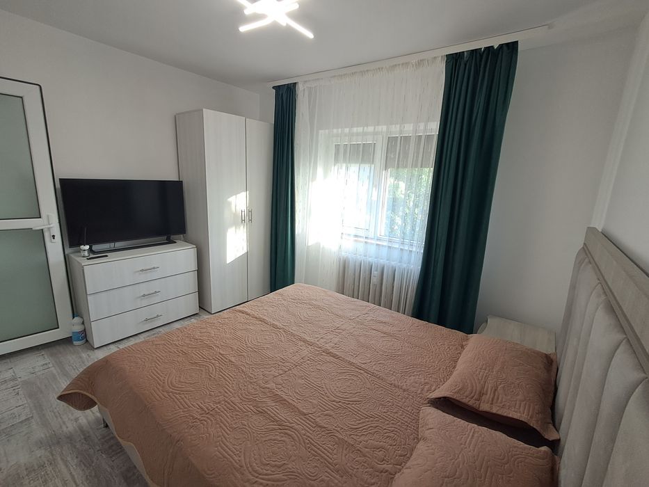 Închiriez apartament
