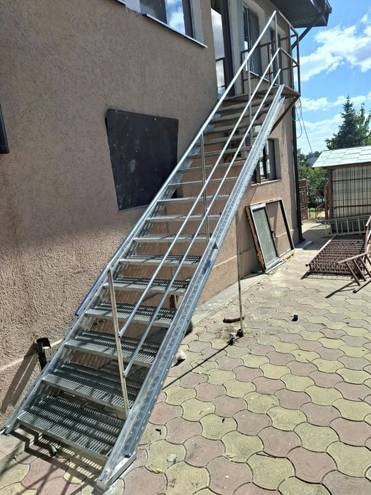 Scari zincate galvanizate pentru exterior