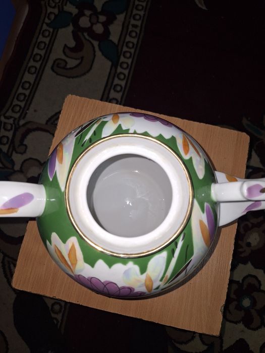 Продам чайник фарфоровый