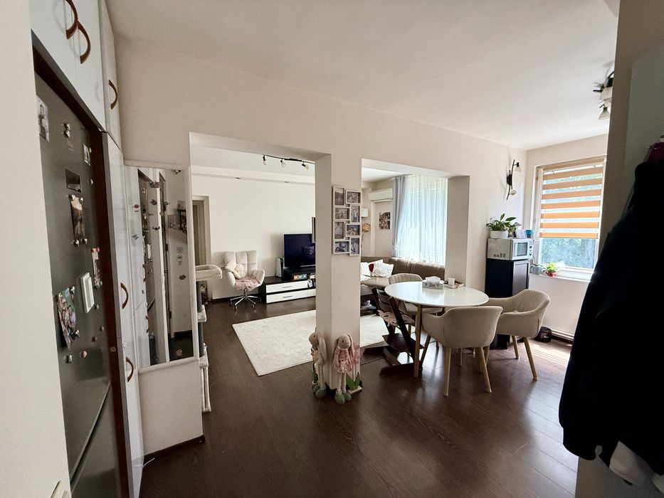 Apartament de vânzare, 3 camere, Cornișa, str. Victor Babeș