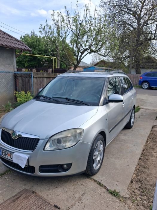 Skoda fabia  .„Mașină economică, merge foarte bine, ideală pentru navetă sau începători.”