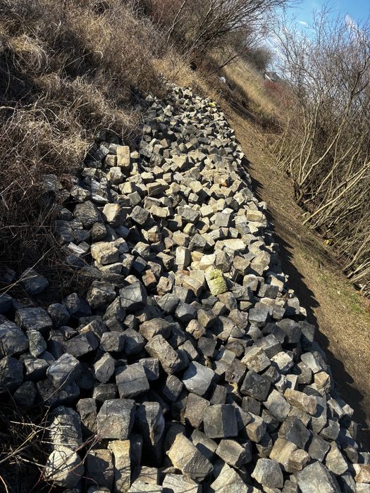 Vând Piatră cubică