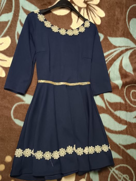 Rochita neagra cu flori