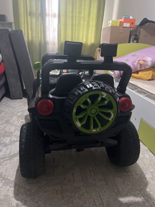Продам детскую машину