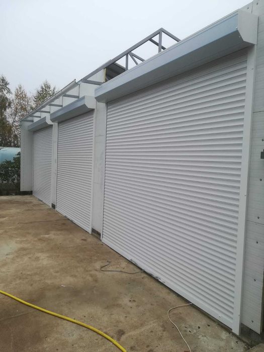 Usi de garaj lamele aluminiu 55 mm si 77 mm