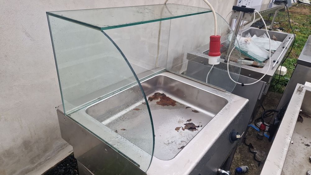 Friteuza inox, chiuveta, robot legume, vitrina calda