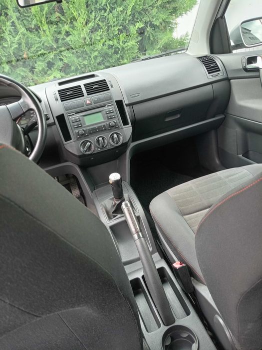 Vând Volkswagen polo din anul 2006 pe benzina cu doar 144319 km