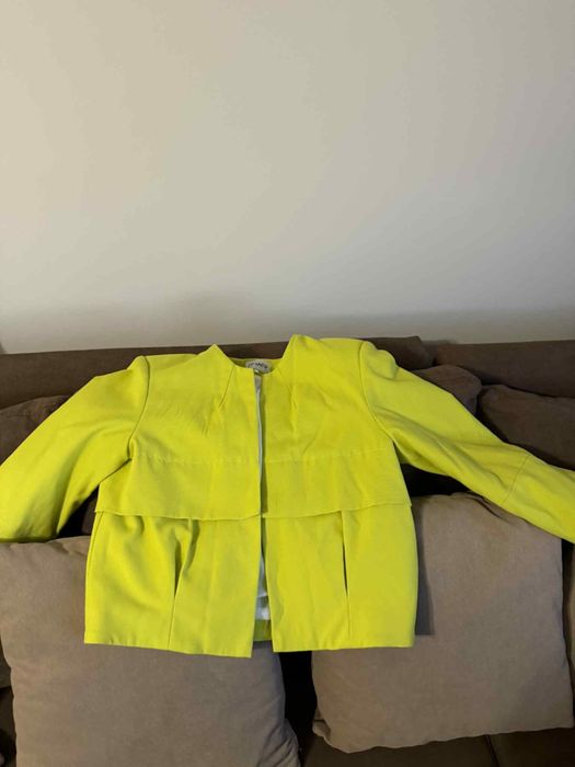 Дамско сако в цвят шамфъстък