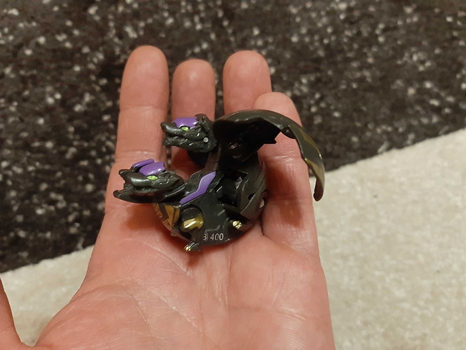 Lot 4 figurine bakugan