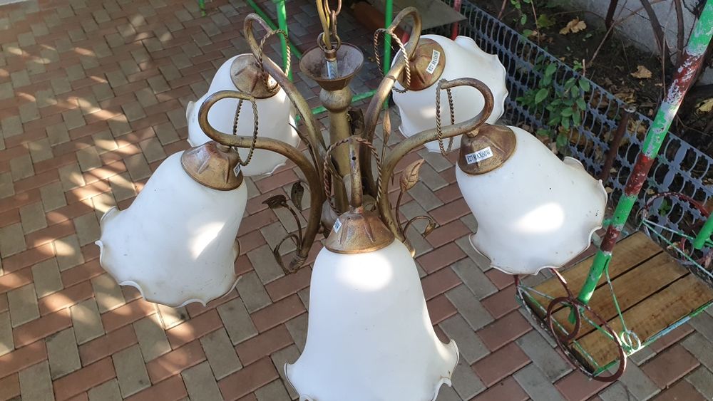 Lumini dinamice si Lustra cu 5 brate.