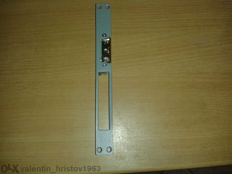 Ел насрещник и брава за врата 12 волта