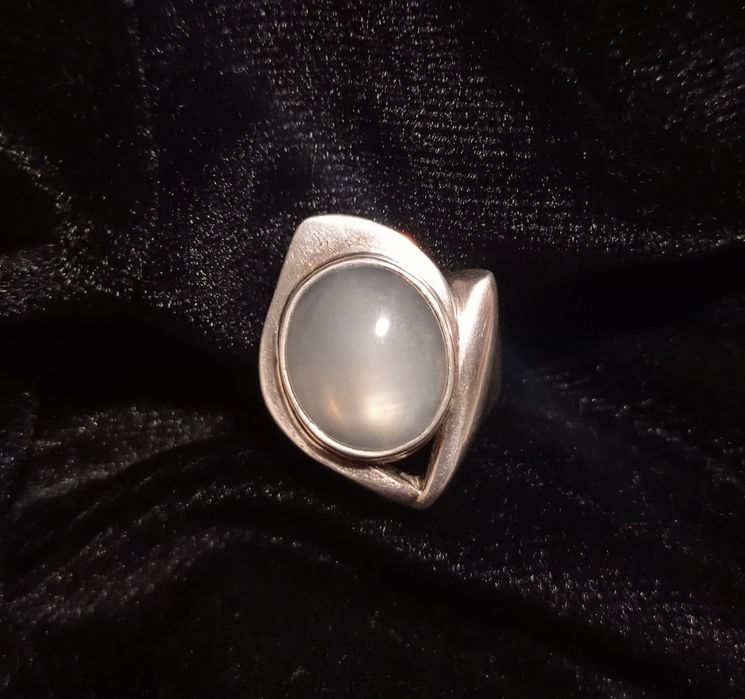 Сребърно бижу уникат, с лунен камък