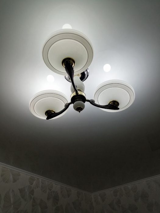 Продается люстра