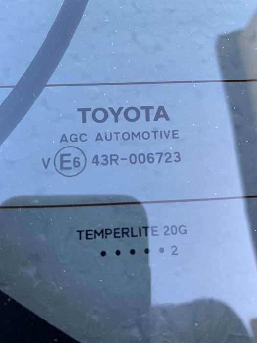 Заднее стекло RAV4 5 поколение