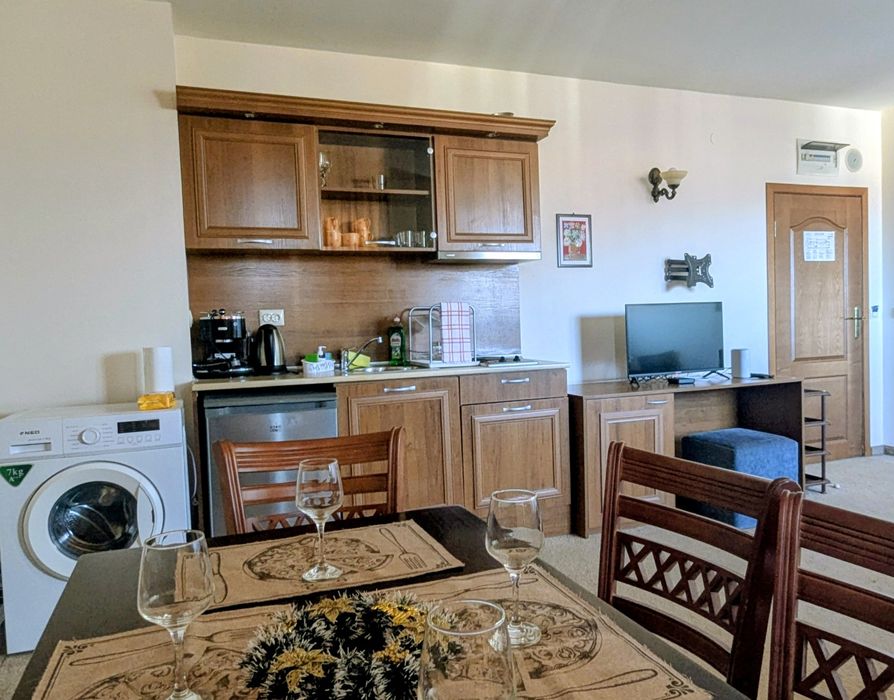 Просторен апартамент изглед към планината