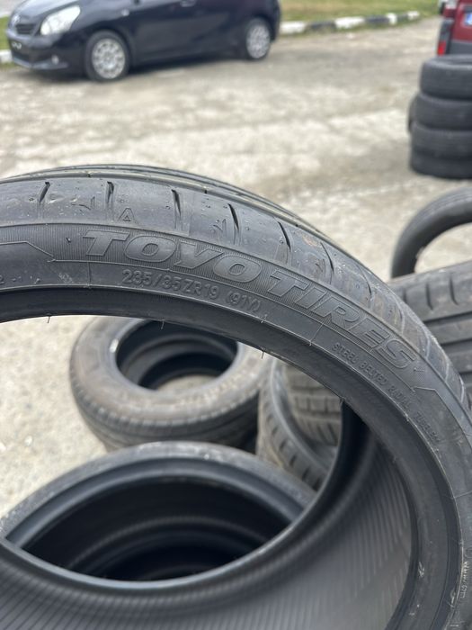235/35/19-Toyo Tires