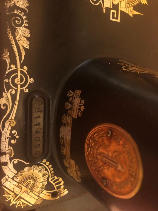 Крачна шевна машина Singer