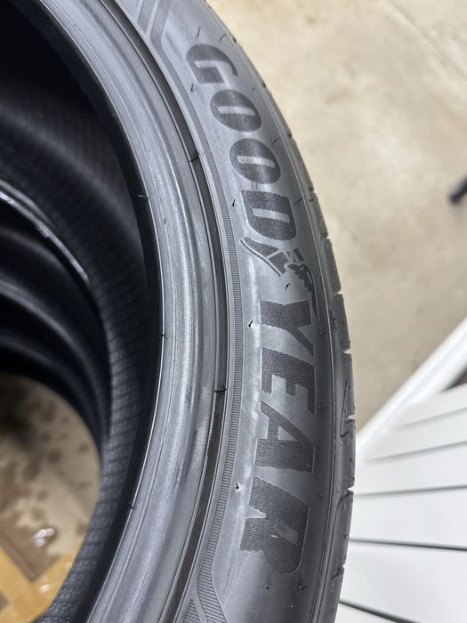 Продам шины GOOD YEAR 245/45 R20