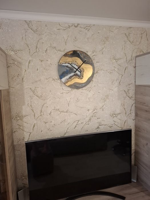 Часы с зеркальной вставкой