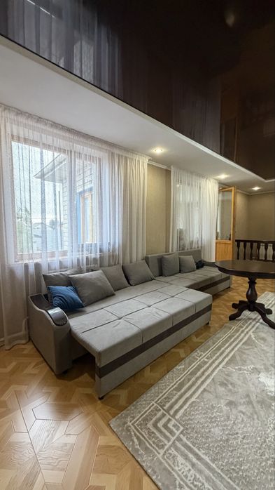 Продам диван для гостиной