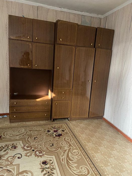 Продам старый шкаф