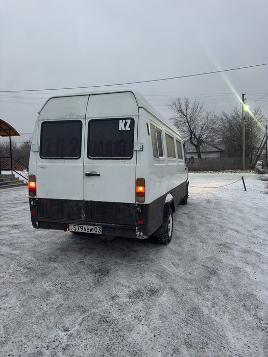 Мерседес на полном ходу