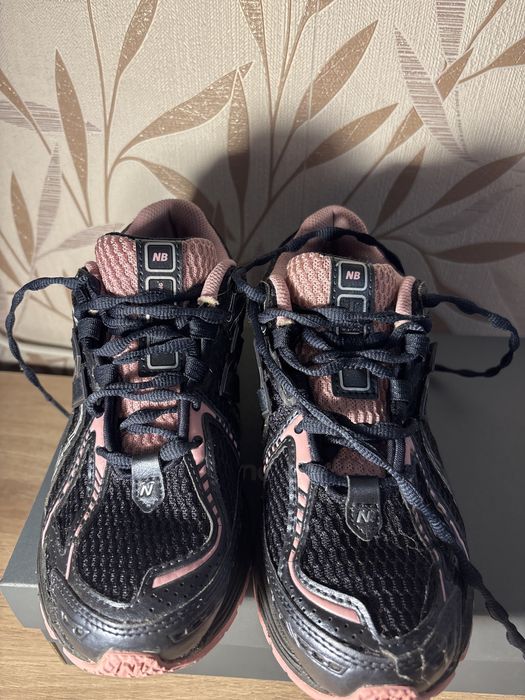 new balance 1906 black/pink