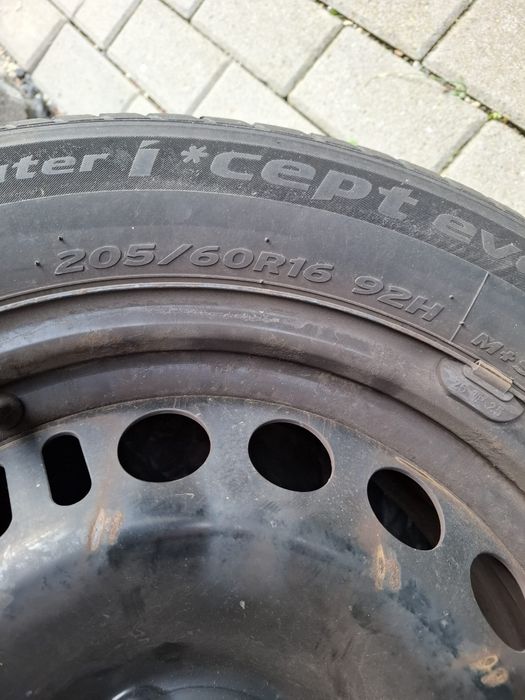 Vând set roti echipate cu anvelope de iarna.