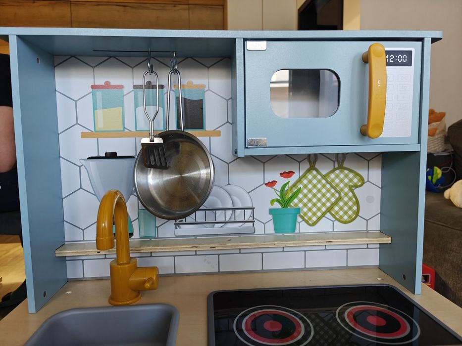 Детска дървена кухня HaPe International – Синя, със звук и светлина