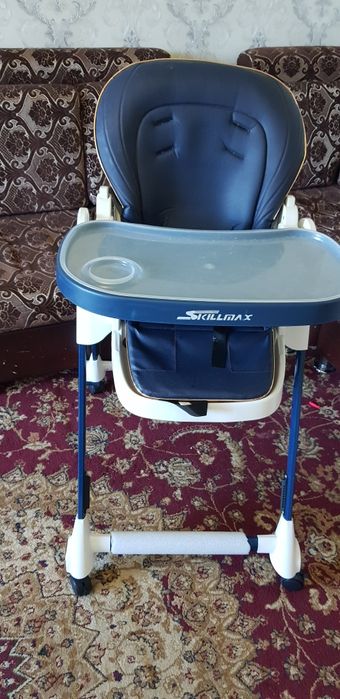 Детский стол для кормления.