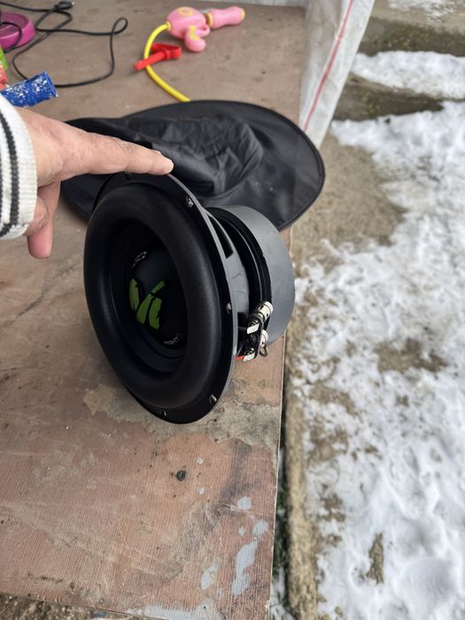 Deaf bonce. Bass 8 “ inch subwoofer auto.