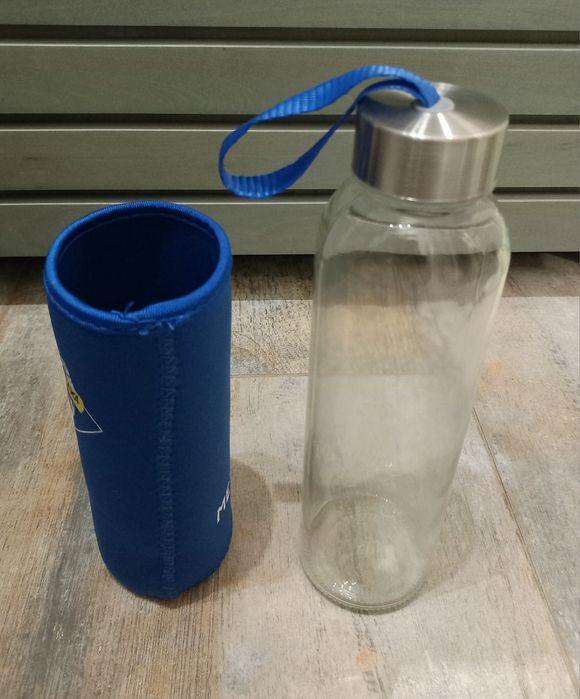 Стъклена бутилка за вода, 500 мл, защитен капак и неопреново покритие