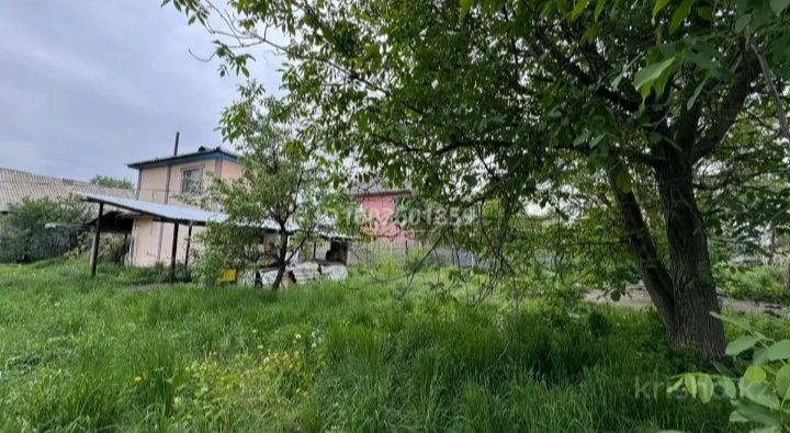 Жер көлемі кең үй сатылады