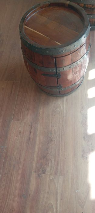 Мини бар от реставрирана дъбова  бъчва  уникална изработка  и стил  ..