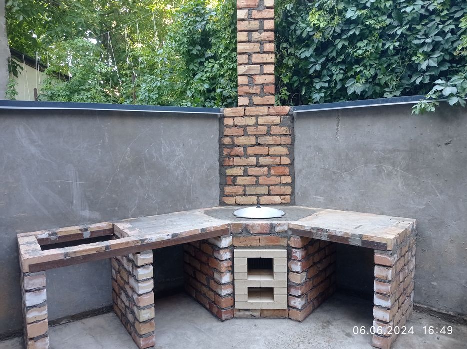 Летняя кухня барбекю очаг камин.