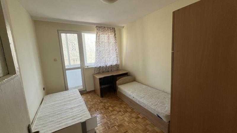 Тристаен апартамент до Билковата аптека