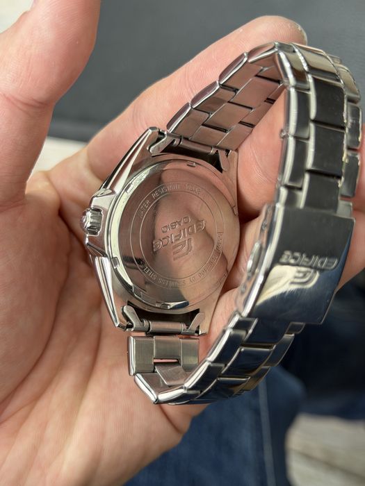 Продам часы Casio Edifice EFV-100D (оригинал)