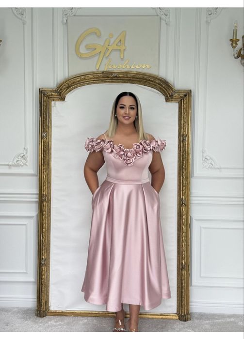 Rochie de satin roz pudră