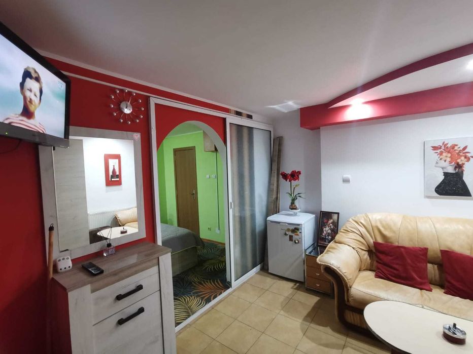 Regim Hotelier, stradal, decomandat, parter.