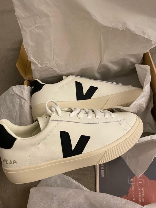 Продам кроссовки veja оригинальные 44 размер  новые