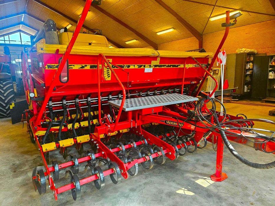 Semanatoare paioase cu fertilizare Vaderstad Rapid 400C an 2018 Kuhn