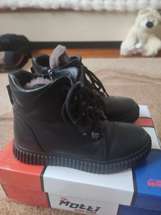 Продам детские зимние ботинки на девочку